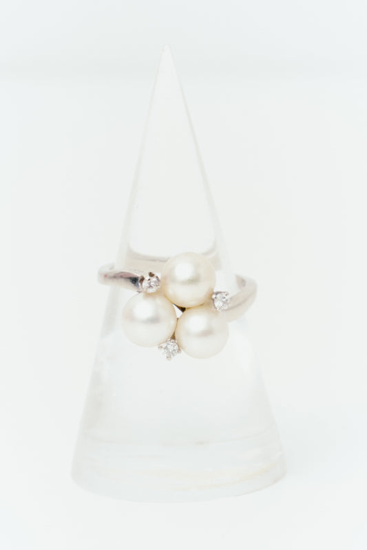 14K White Gold Ring with Pearl and Diamond